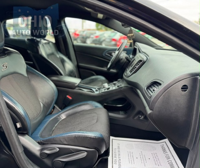 2015 Chrysler 200 S - photo 2