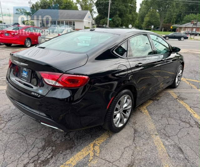 2015 Chrysler 200 S - photo 3