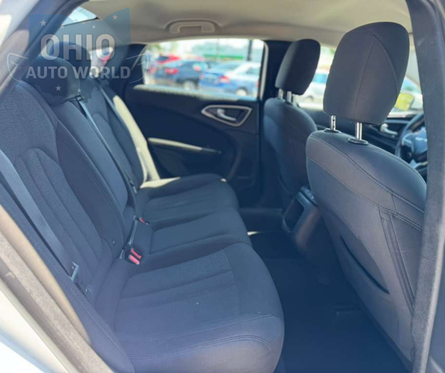 2016 Chrysler 200 Limited - photo 18