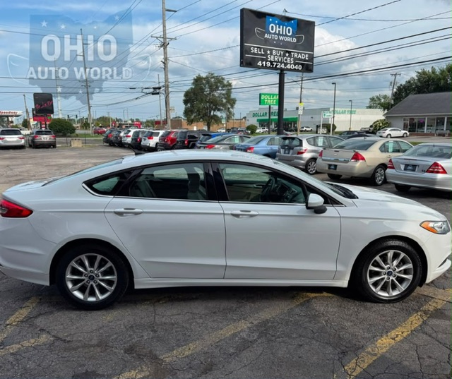 2017 Ford Fusion SE - photo 2