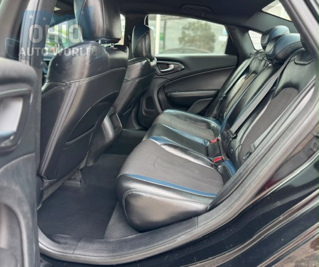 2015 Chrysler 200 S - photo 12