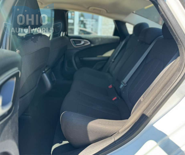 2016 Chrysler 200 Limited - photo 15
