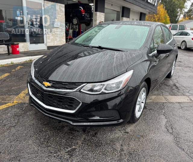 2017 Chevrolet Cruze LT - photo 2